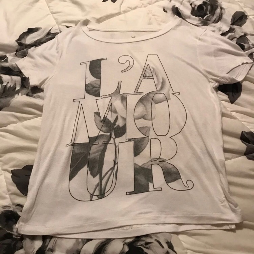 american eagle grey and white tee